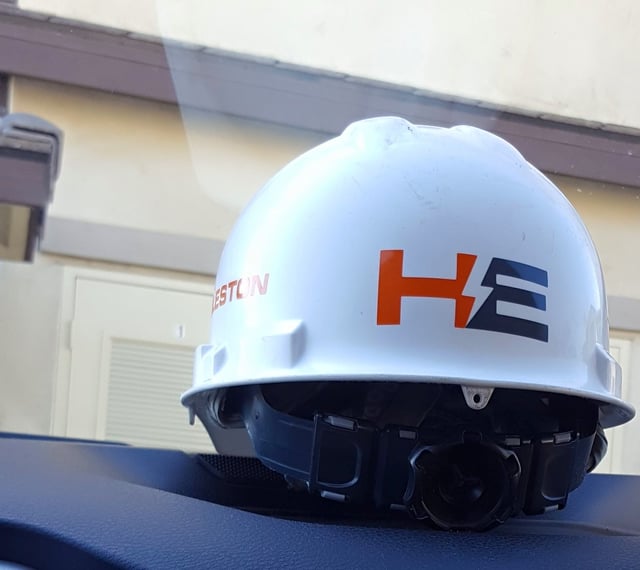 Huddleston Electric Hard Hat Logo Huddleston Electric Hard Hat Logo