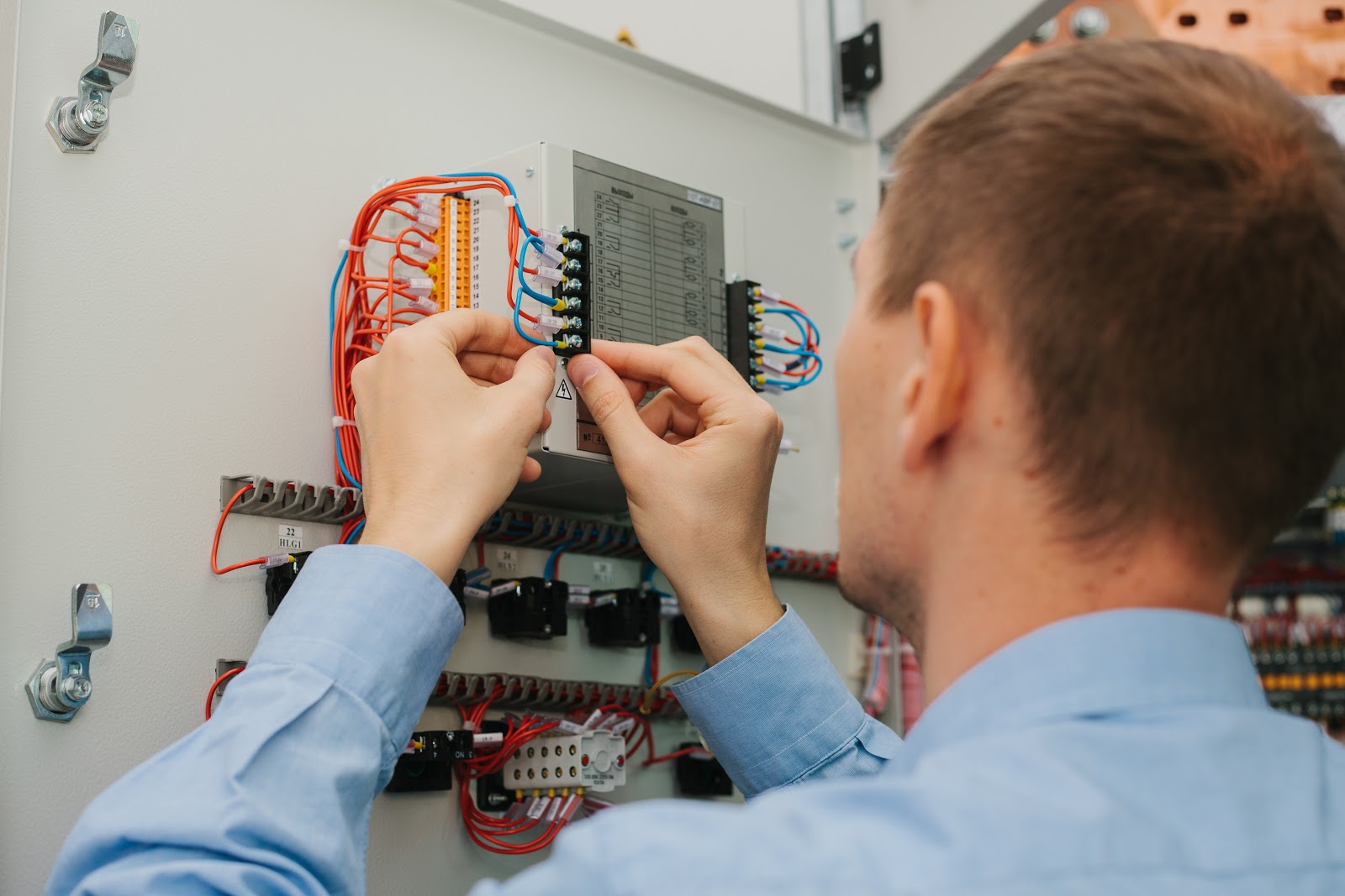 What Causes Low Voltage In A 120v Circuit